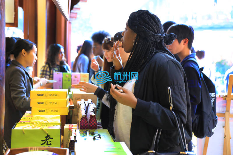 2016中国杭州大学生旅游节外国留学生说杭州活动（河坊街站）(07)