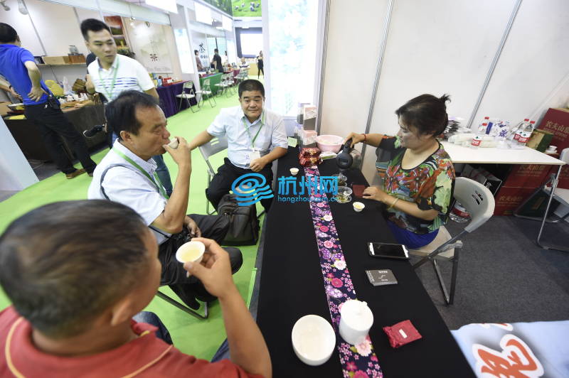 1500家企业近万种茶汇聚 第二届中国国际茶叶博览会开幕(02)
