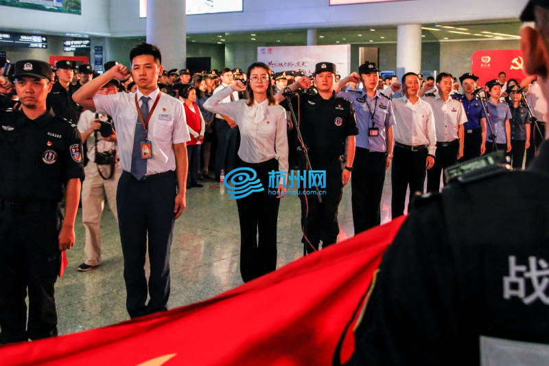 杭州东站启用全国首个智慧高铁枢纽应急指挥中心(02)