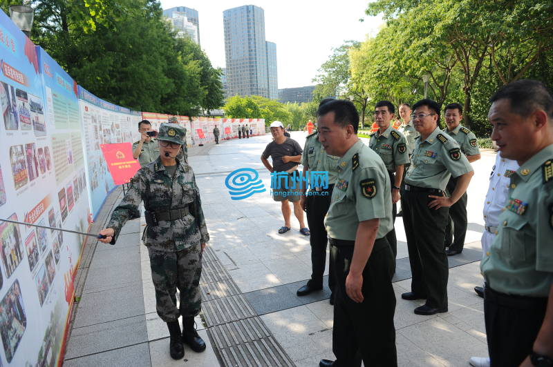 杭州举行大型广场征兵宣传活动(08)