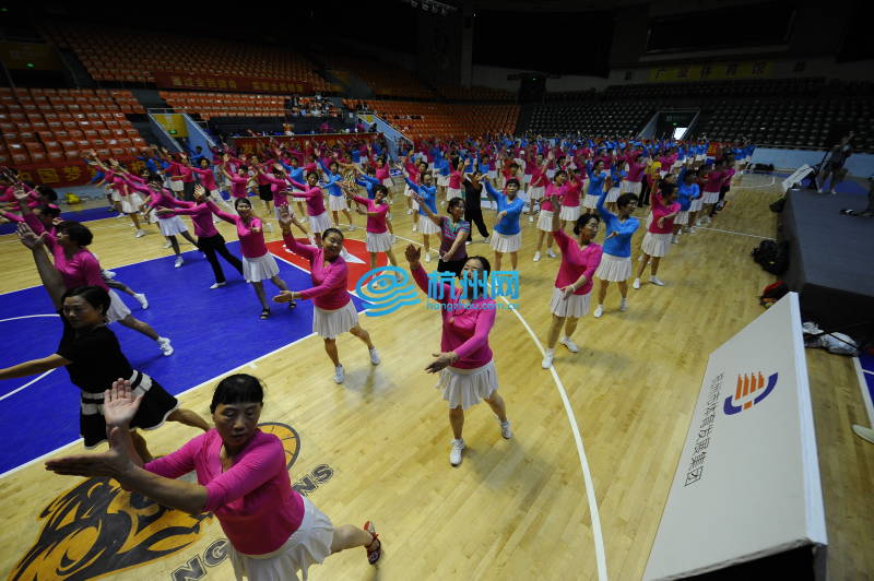 全民健身动起来 杭州市体育馆公益培训启动(08)
