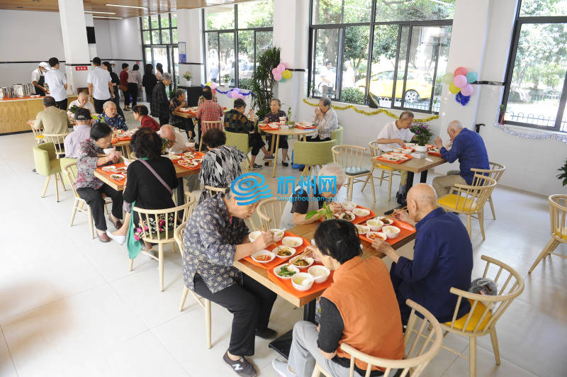 杭州第一家社区老年食堂完成第三次升级改造啦(12)