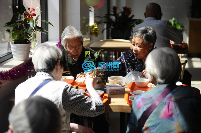 杭州第一家社区老年食堂完成第三次升级改造啦(08)