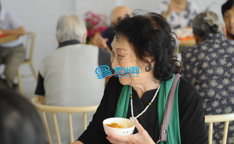 杭州第一家社区老年食堂完成第三次升级改造啦(14)