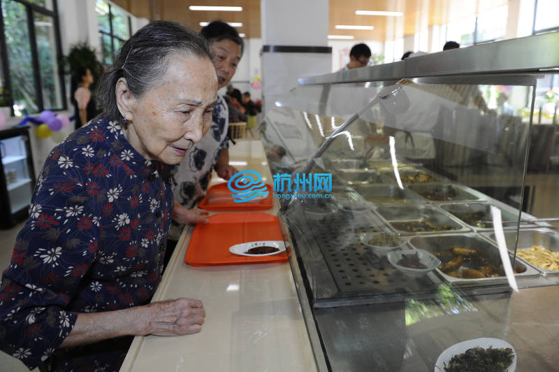 杭州第一家社区老年食堂完成第三次升级改造啦(09)