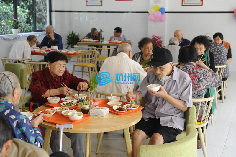 杭州第一家社区老年食堂完成第三次升级改造啦(11)