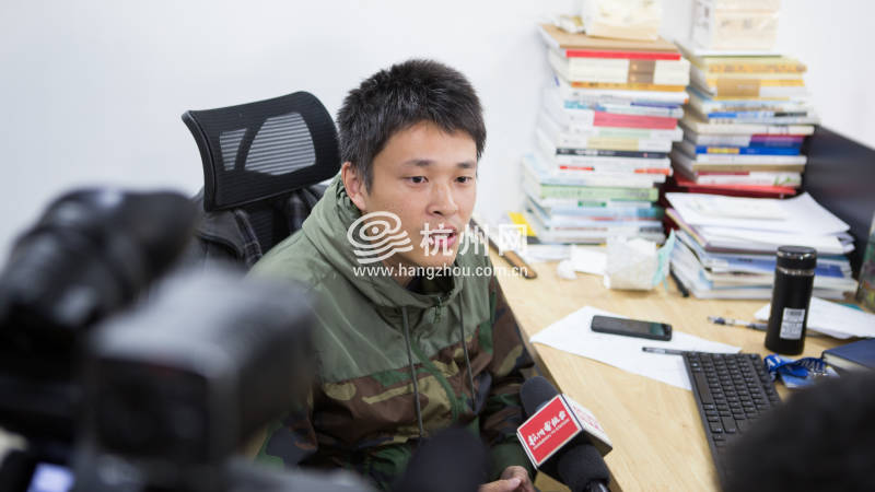 杭州电视台采访杭州网世游赛奇力表情包制作团队(11)