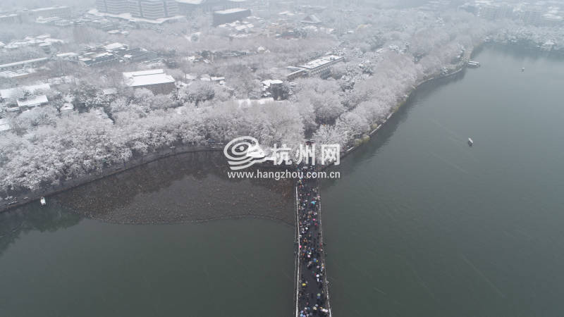 速围观杭州2018年最后一场雪 多视角领略雪中西湖之美（组图）(02)