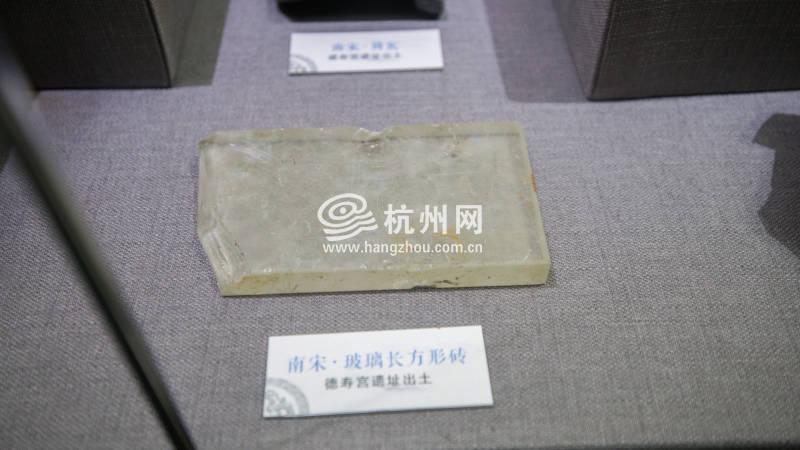 今年杭州考古新鲜事儿真不少 迄今发现最早的一块玻璃砖长啥样？(04)