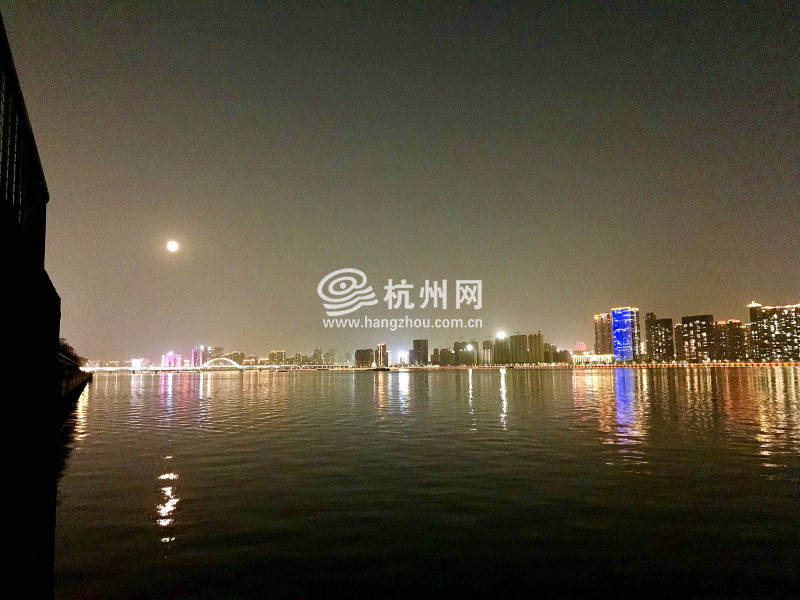 钱塘江的夜景、雨景、休闲的市民(01)