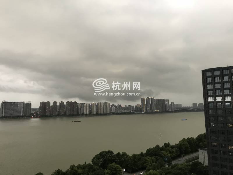 钱塘江的夜景、雨景、休闲的市民(11)
