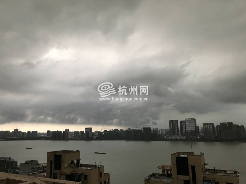 钱塘江的夜景、雨景、休闲的市民(09)