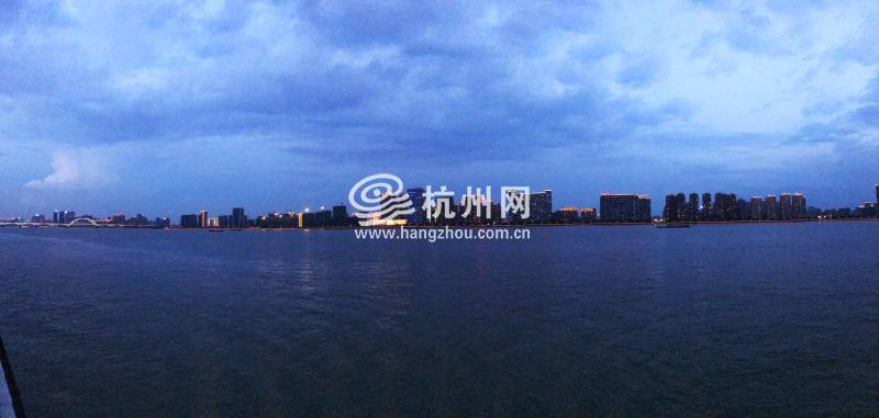 钱塘江的夜景、雨景、休闲的市民(22)