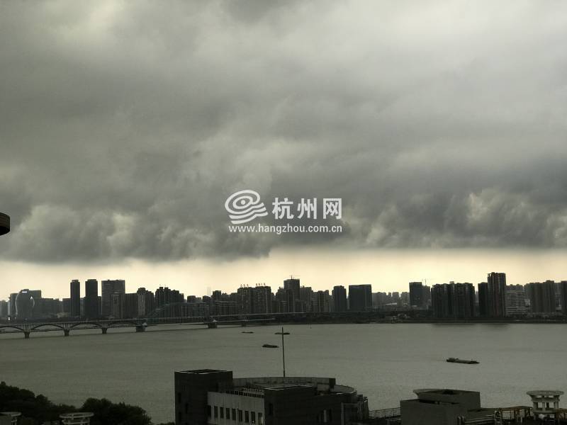 钱塘江的夜景、雨景、休闲的市民(16)