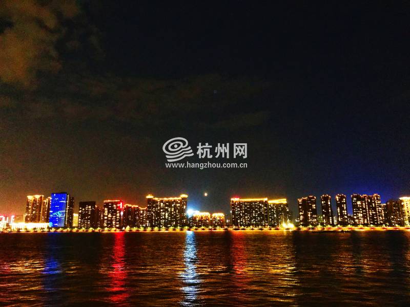 钱塘江的夜景、雨景、休闲的市民(23)