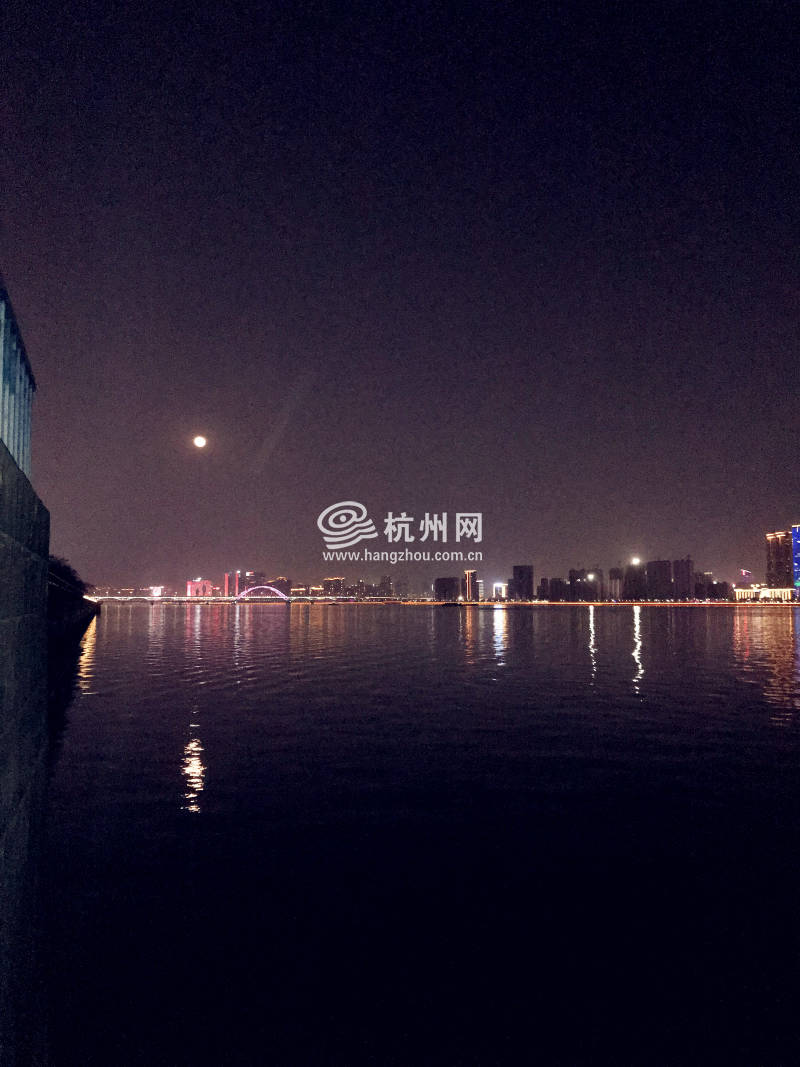 钱塘江的夜景、雨景、休闲的市民(02)