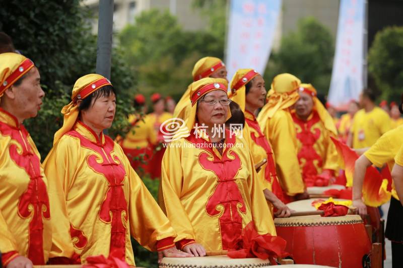 万人共舞 礼赞祖国