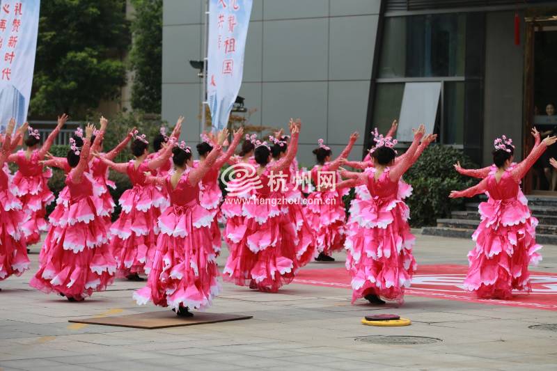万人共舞 礼赞祖国