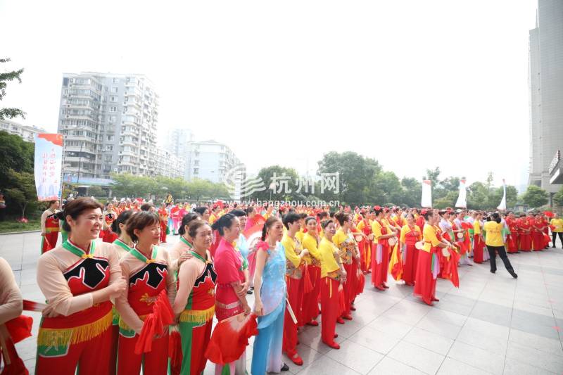 万人共舞 礼赞祖国