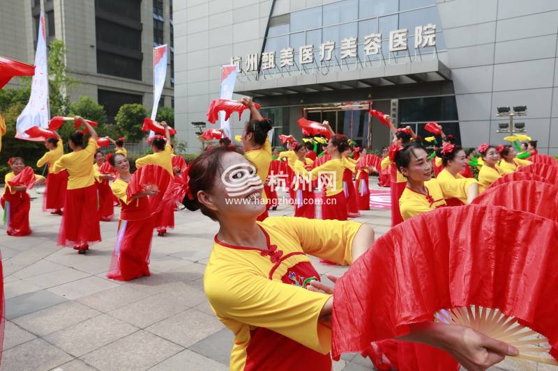 万人共舞 礼赞祖国