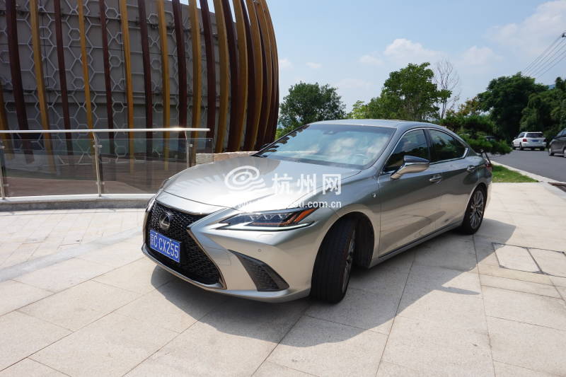 雷克萨斯ES260 F SPORT(01)