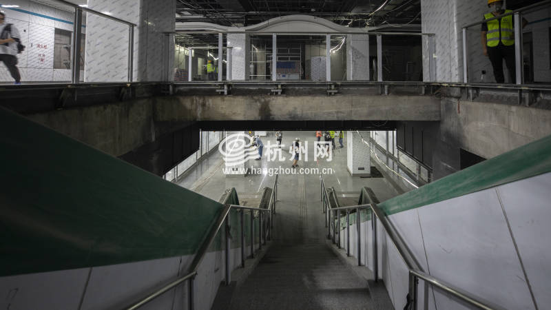 杭州地铁5号线后通段江晖路站装修进行时(01)