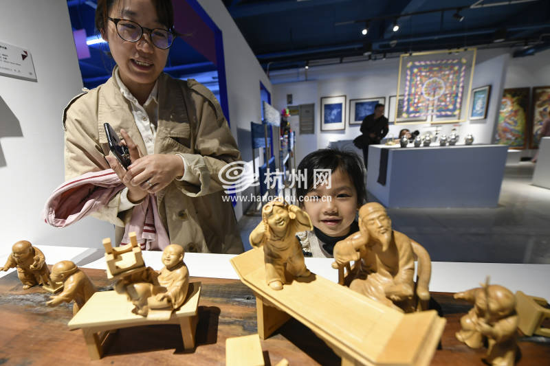 第八届中国民间艺人节开幕 百余名来自全国各地的民间艺术家将携精品力作亮相南宋御街(13)