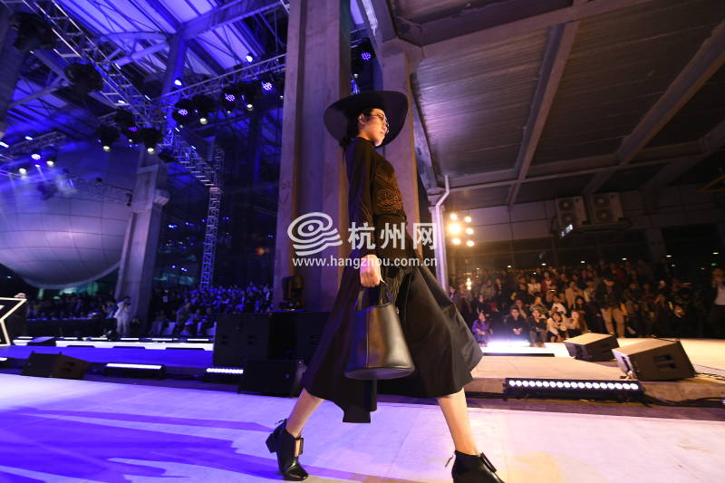 第十三届中国国际女装设计大奖赛总决赛杭州上演(24)