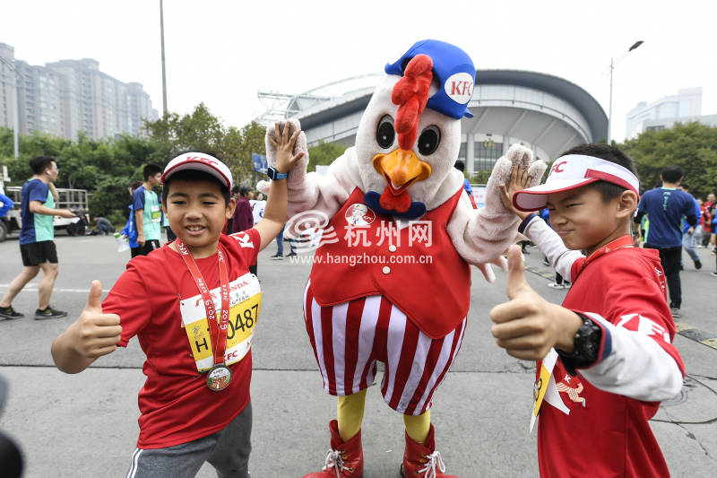 2019杭州马拉松鸣枪开跑(20)