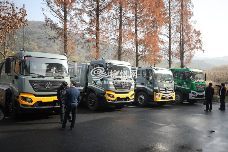 杭州街头旧版垃圾清运车将“退役” 274辆新款国Ⅵ车年底前投入使用(01)