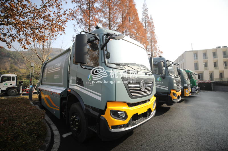 杭州街头旧版垃圾清运车将“退役” 274辆新款国Ⅵ车年底前投入使用(02)