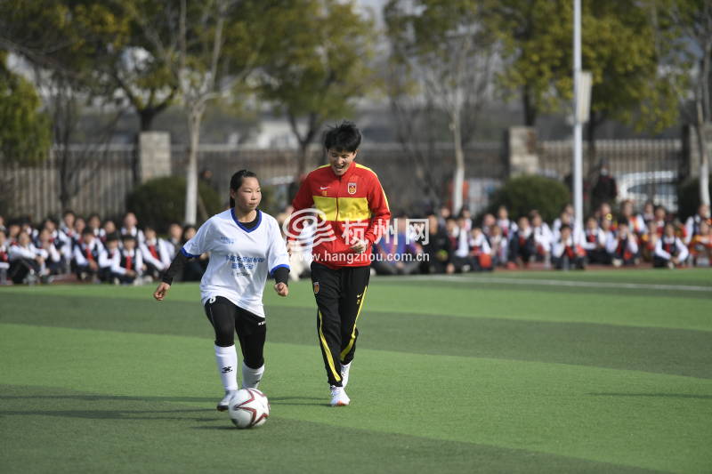 中国女足到访杭州 与校园足球女孩许下亚运之约(07)