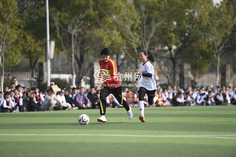 中国女足到访杭州 与校园足球女孩许下亚运之约(08)