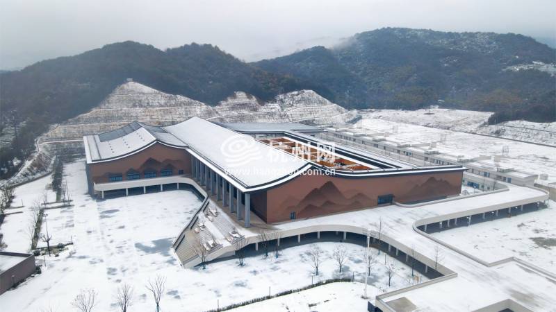 银湖体育中心雪景.jpg(206)