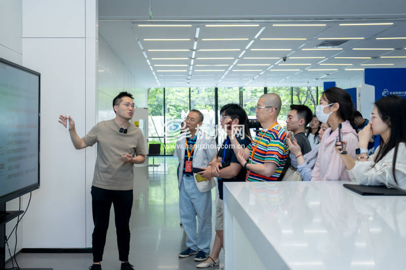 互联中国公益行动走进余杭区(06)