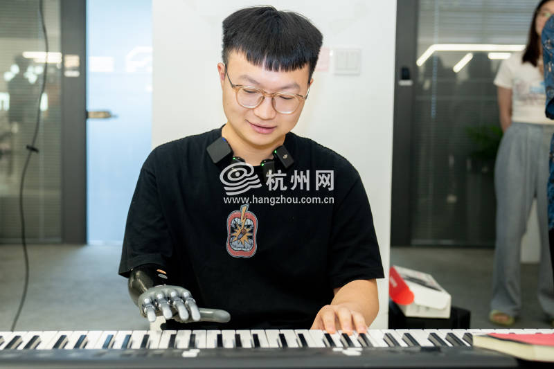 互联中国公益行动走进余杭区(11)