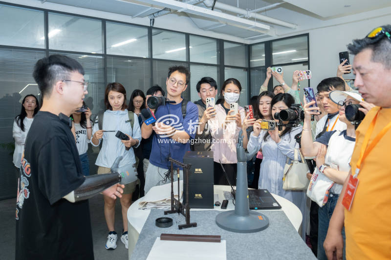 互联中国公益行动走进余杭区(10)